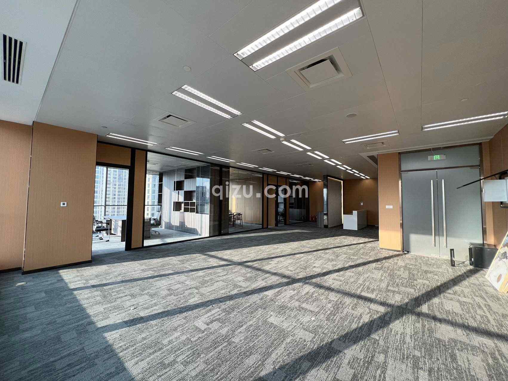 苏州中心B座精装家具340平全落地窗