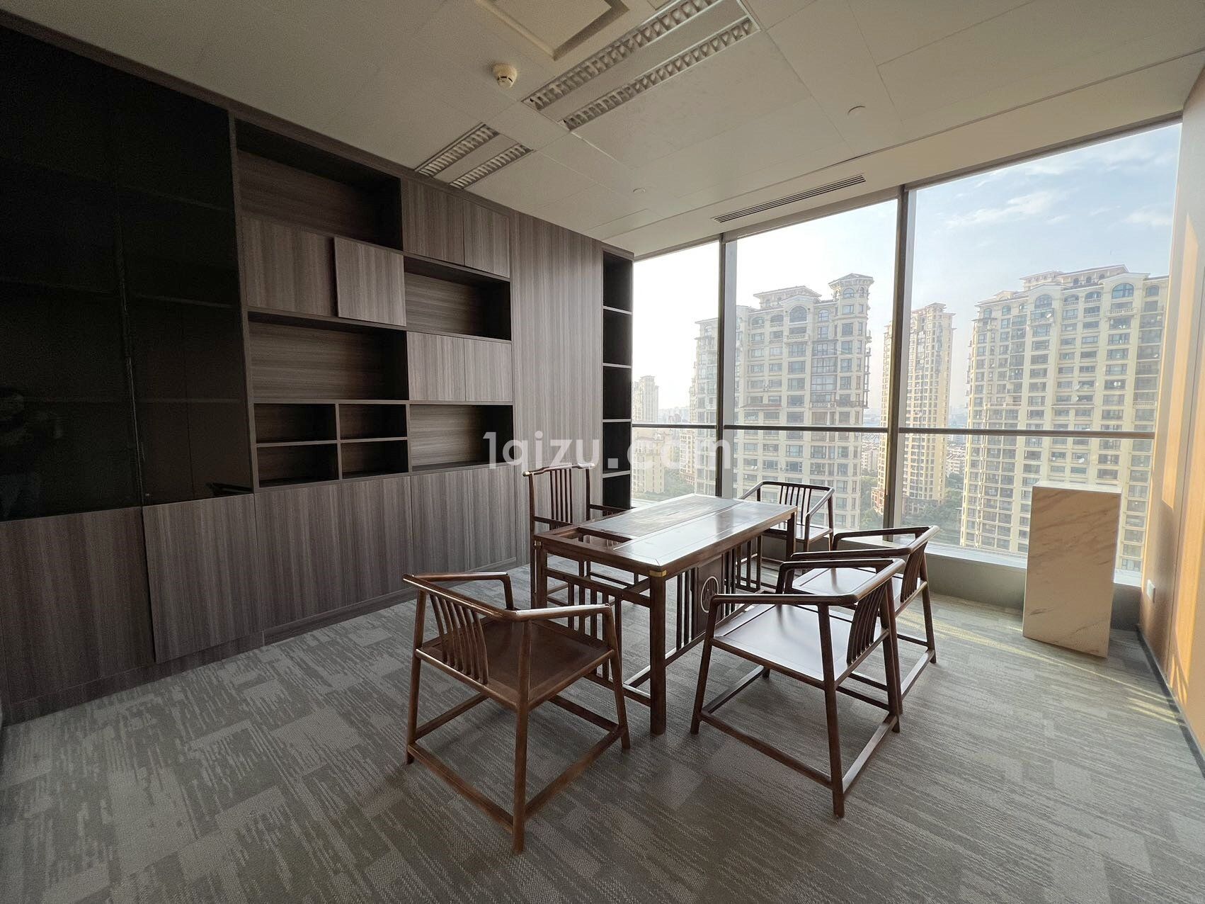 苏州中心B座精装家具340平全落地窗