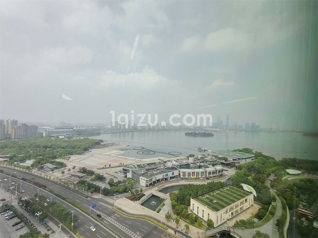 湖景房苏州中心D座高区339平精装配家具