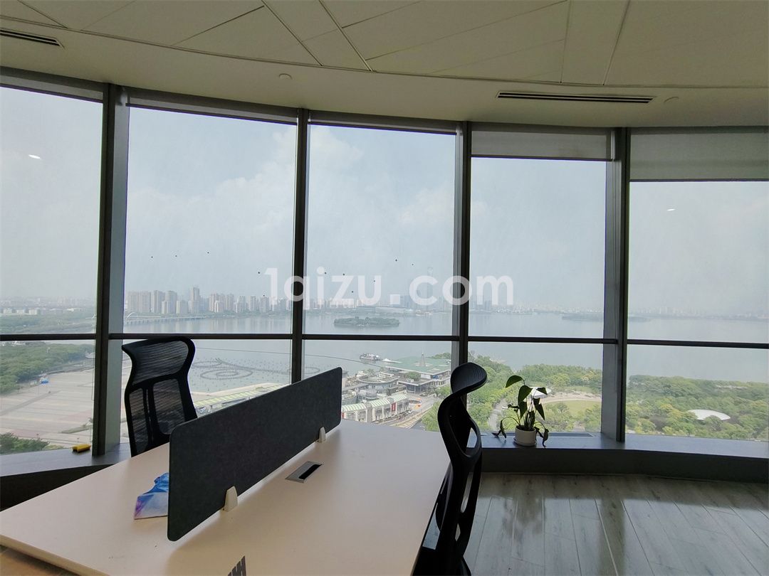 湖景房苏州中心D座高区339平精装配家具