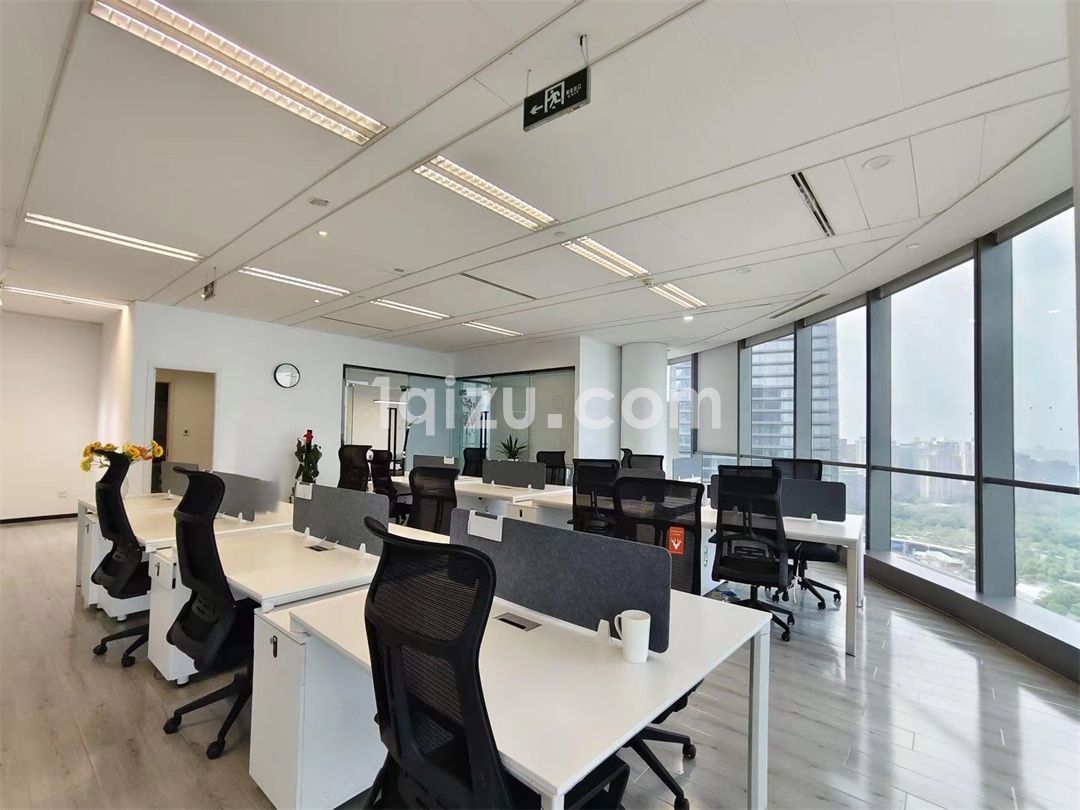 湖景房苏州中心D座高区339平精装配家具
