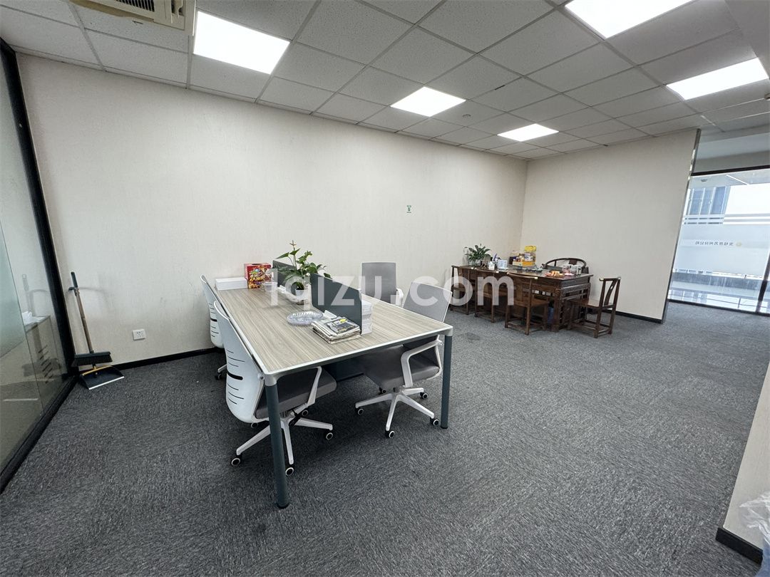 （代理直租）无中介费天翔国际大厦高区105平精装带家具