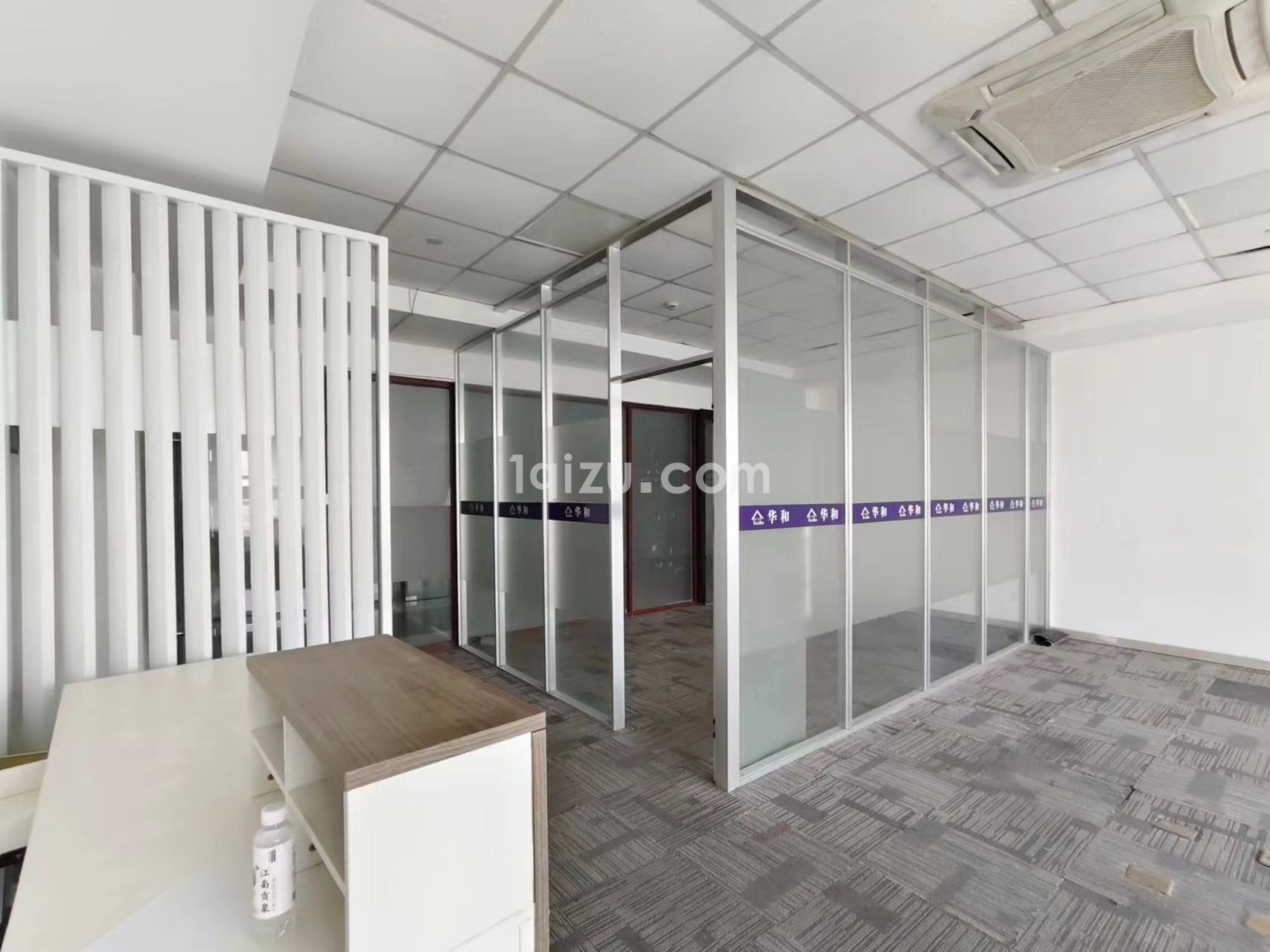 （代理直租）无中介费天翔国际大厦高区102平精装带家具