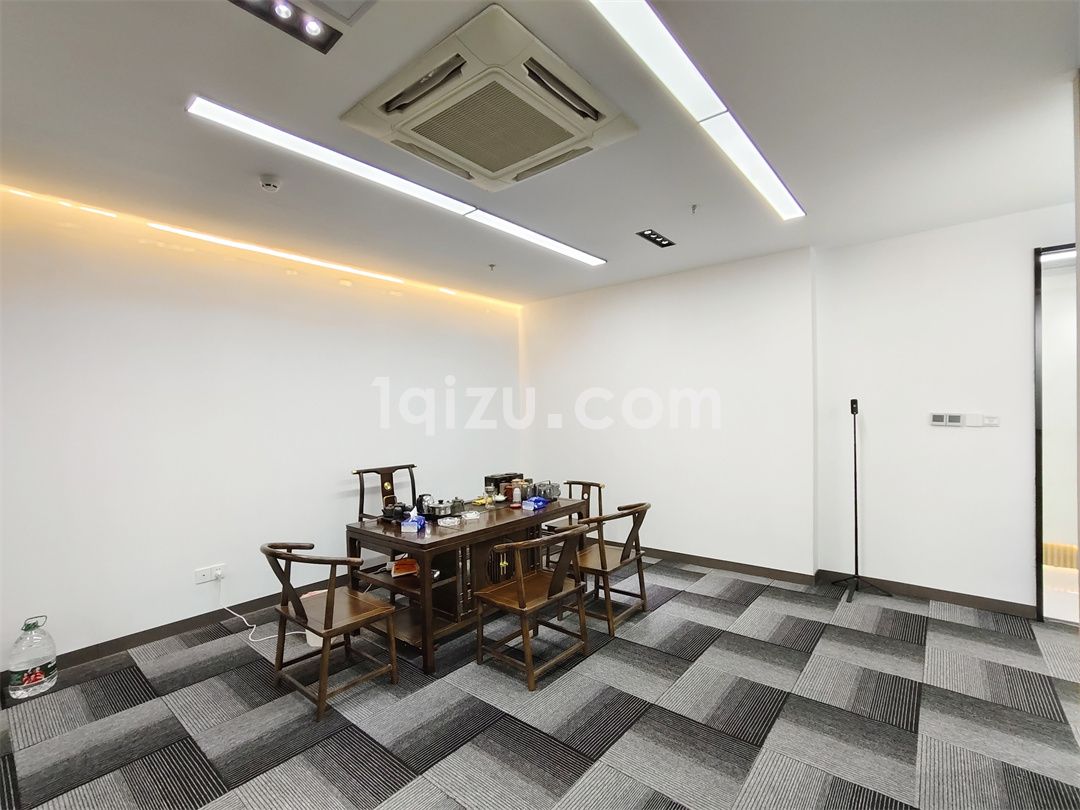 （代理直租）地铁1号线湖西董事汇中区112平精装带家具