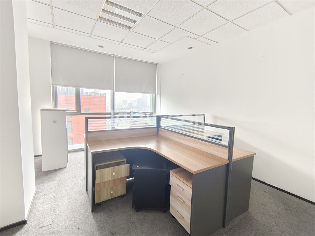 南球汽车站530平精装带家具