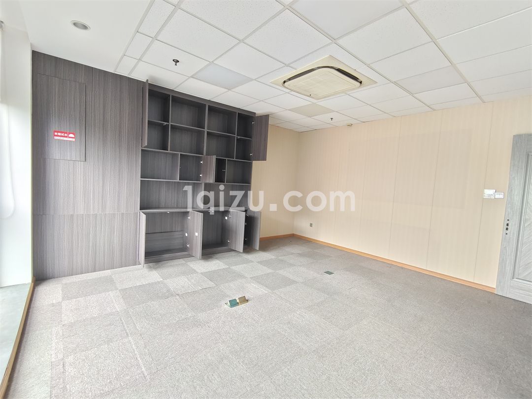 南球汽车站530平精装带家具