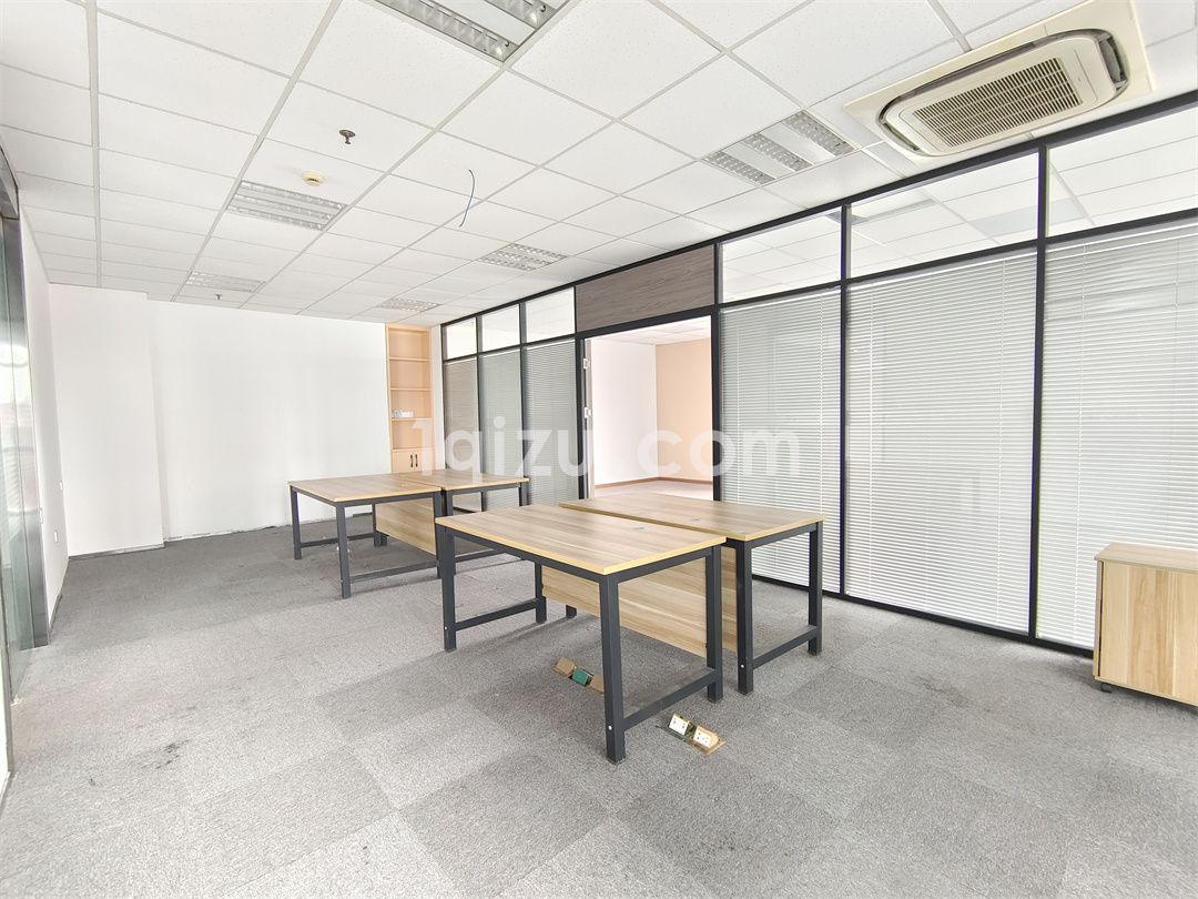 南球汽车站530平精装带家具