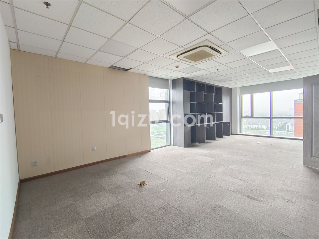 南球汽车站530平精装带家具