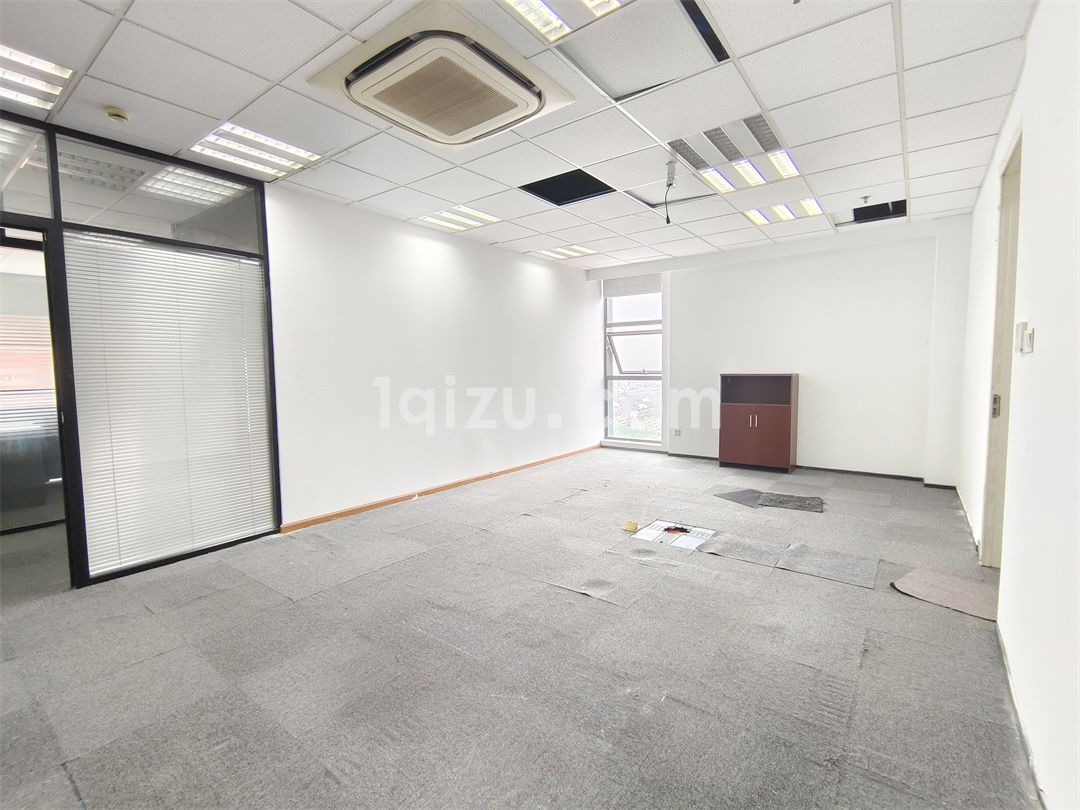 南球汽车站530平精装带家具