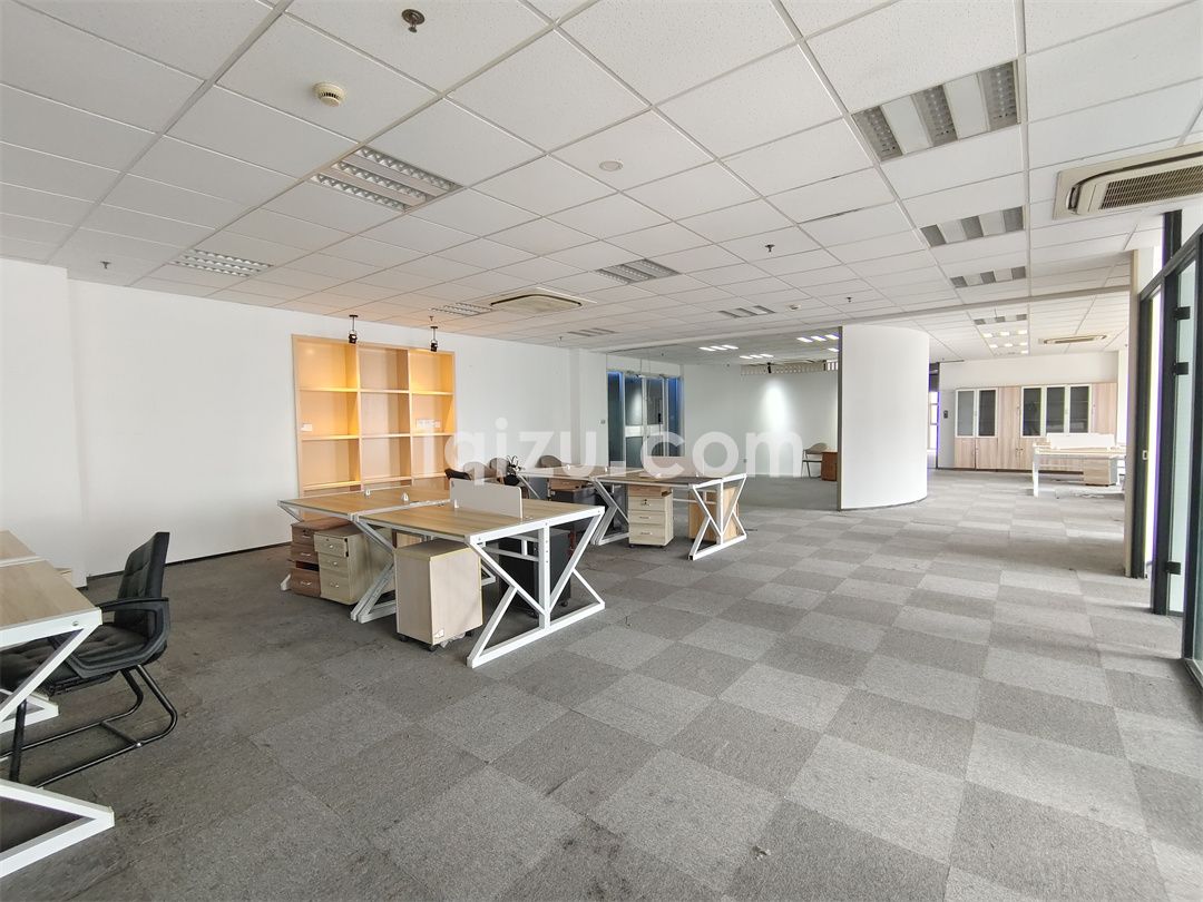 南球汽车站530平精装带家具
