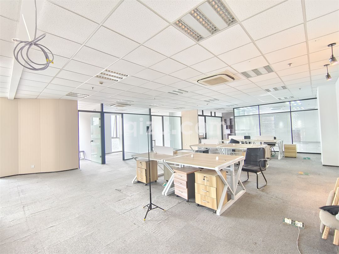 南球汽车站530平精装带家具