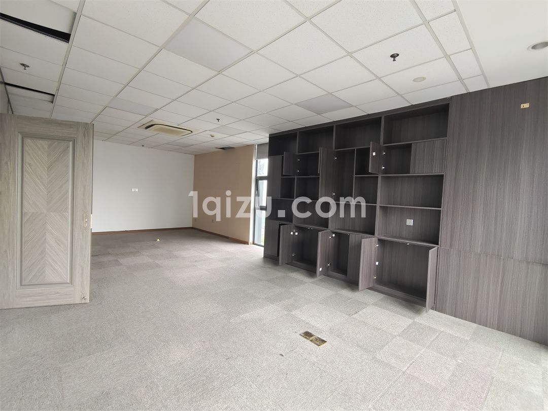 南球汽车站530平精装带家具