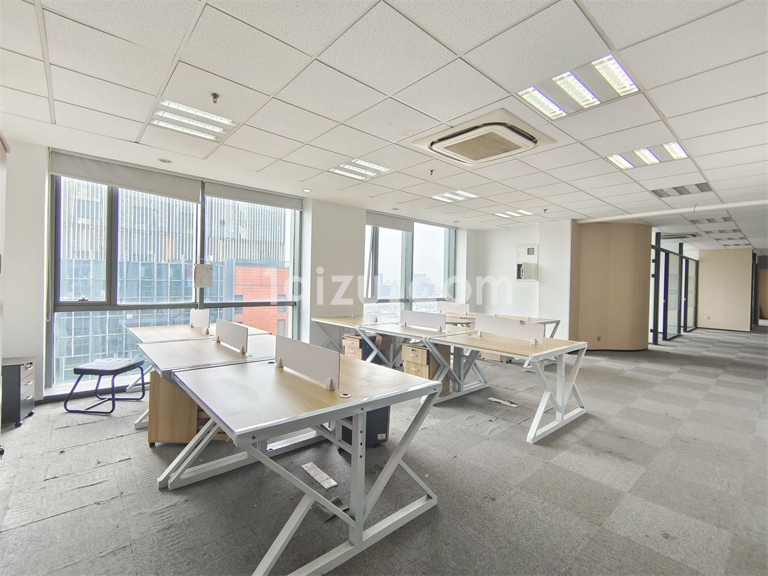 南球汽车站530平精装带家具