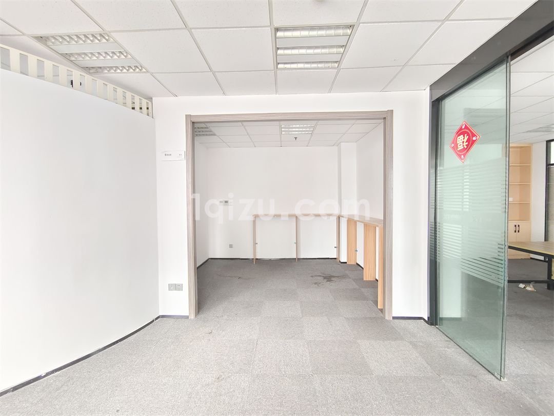 南球汽车站530平精装带家具