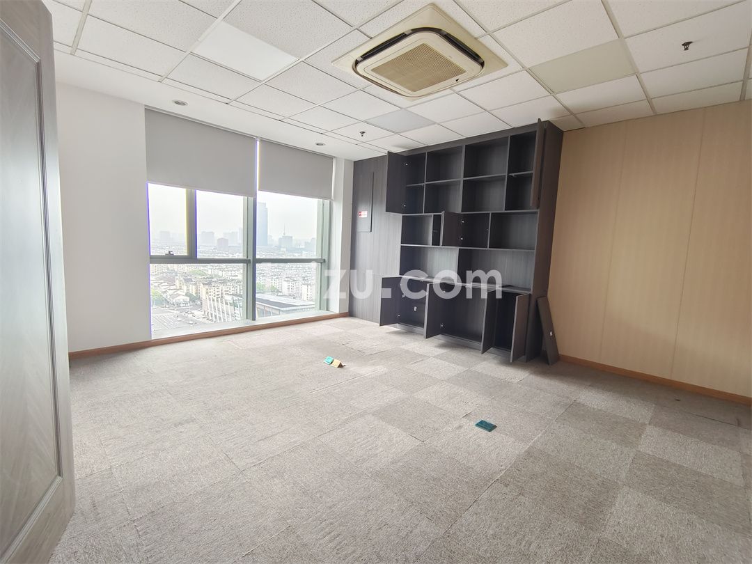 南球汽车站530平精装带家具