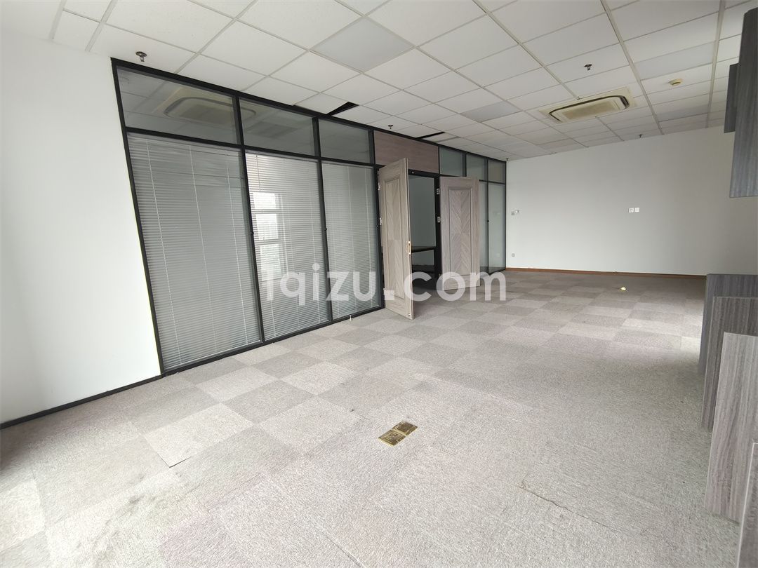 南球汽车站530平精装带家具