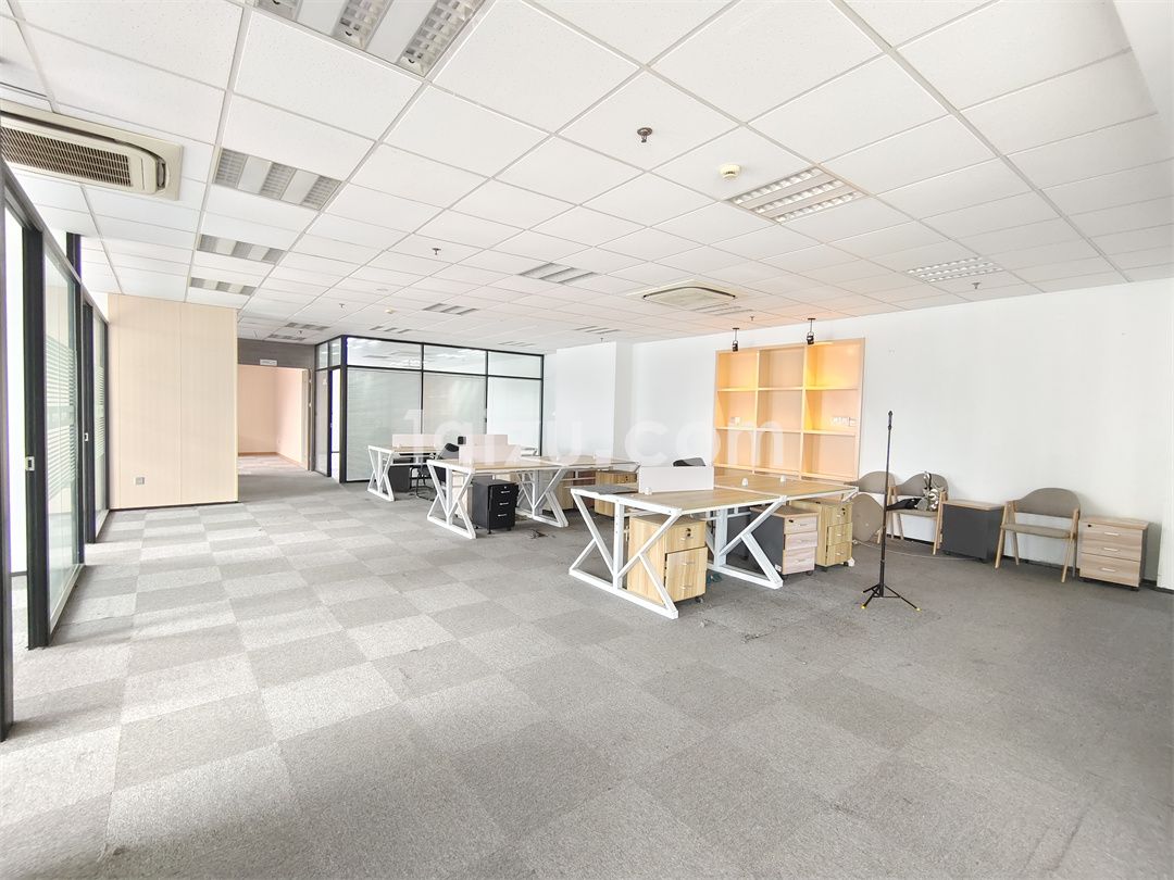 南球汽车站530平精装带家具