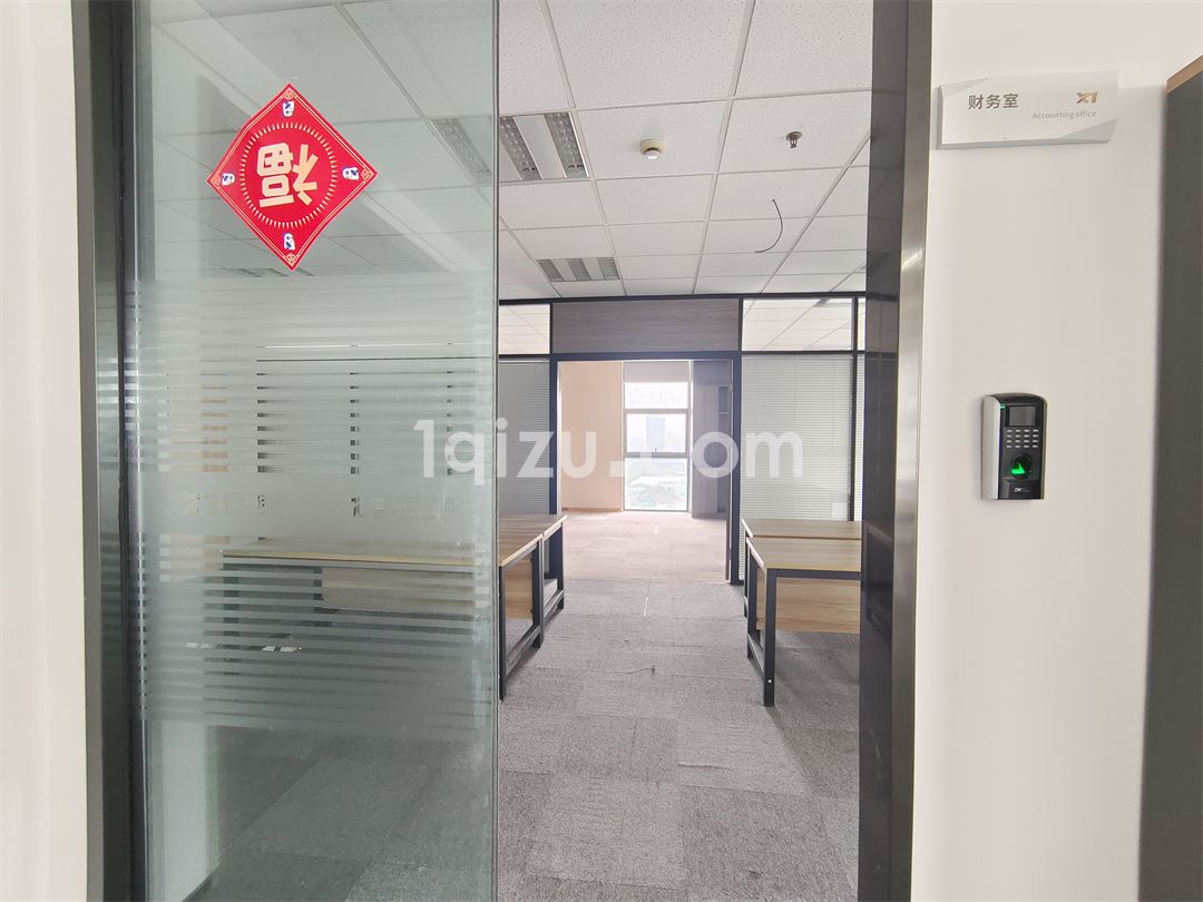 南球汽车站530平精装带家具