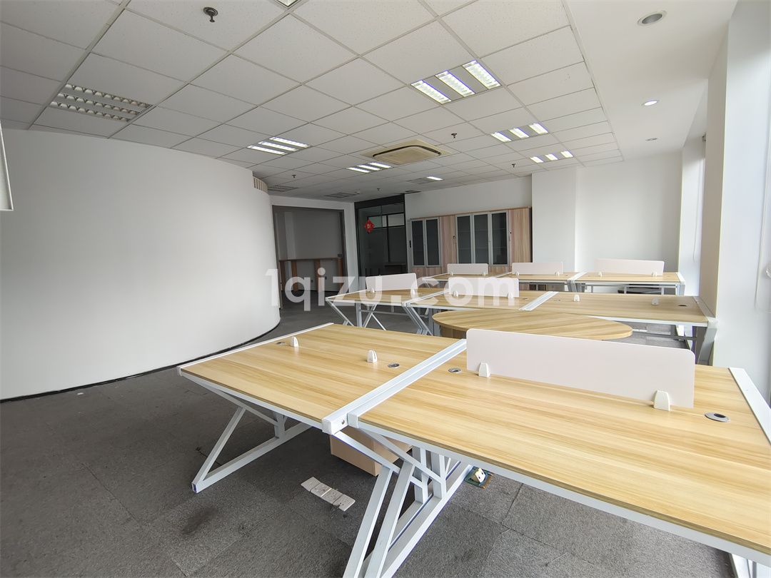 南球汽车站530平精装带家具