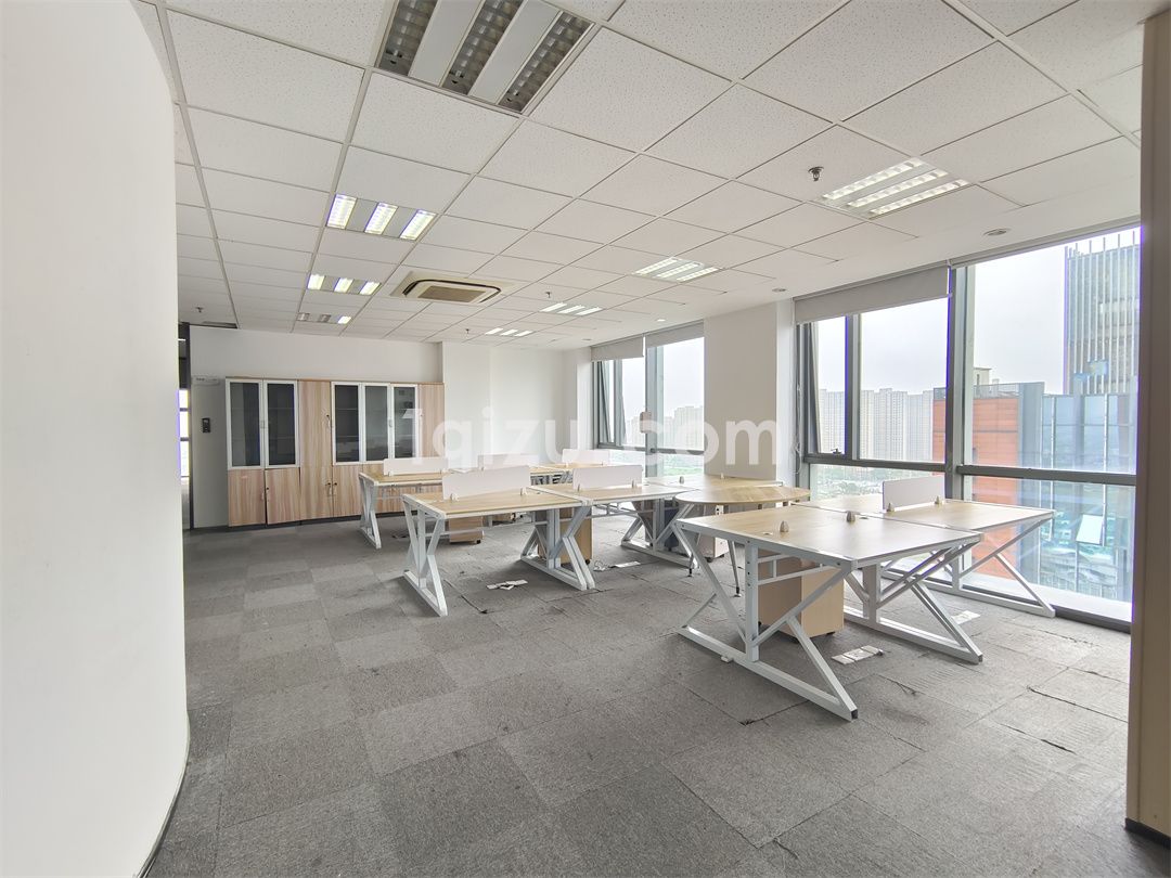 南球汽车站530平精装带家具