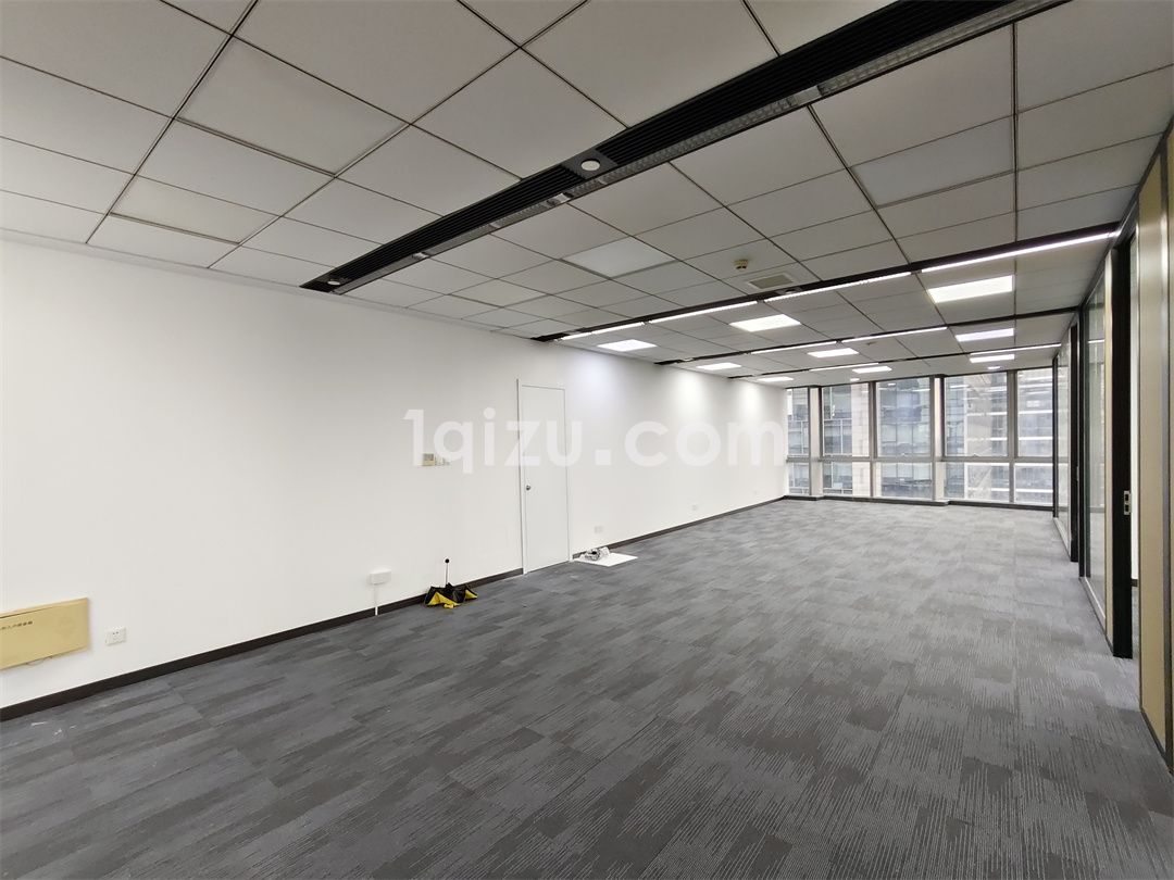 地铁1号线湖西董事汇中区252平精装带家具